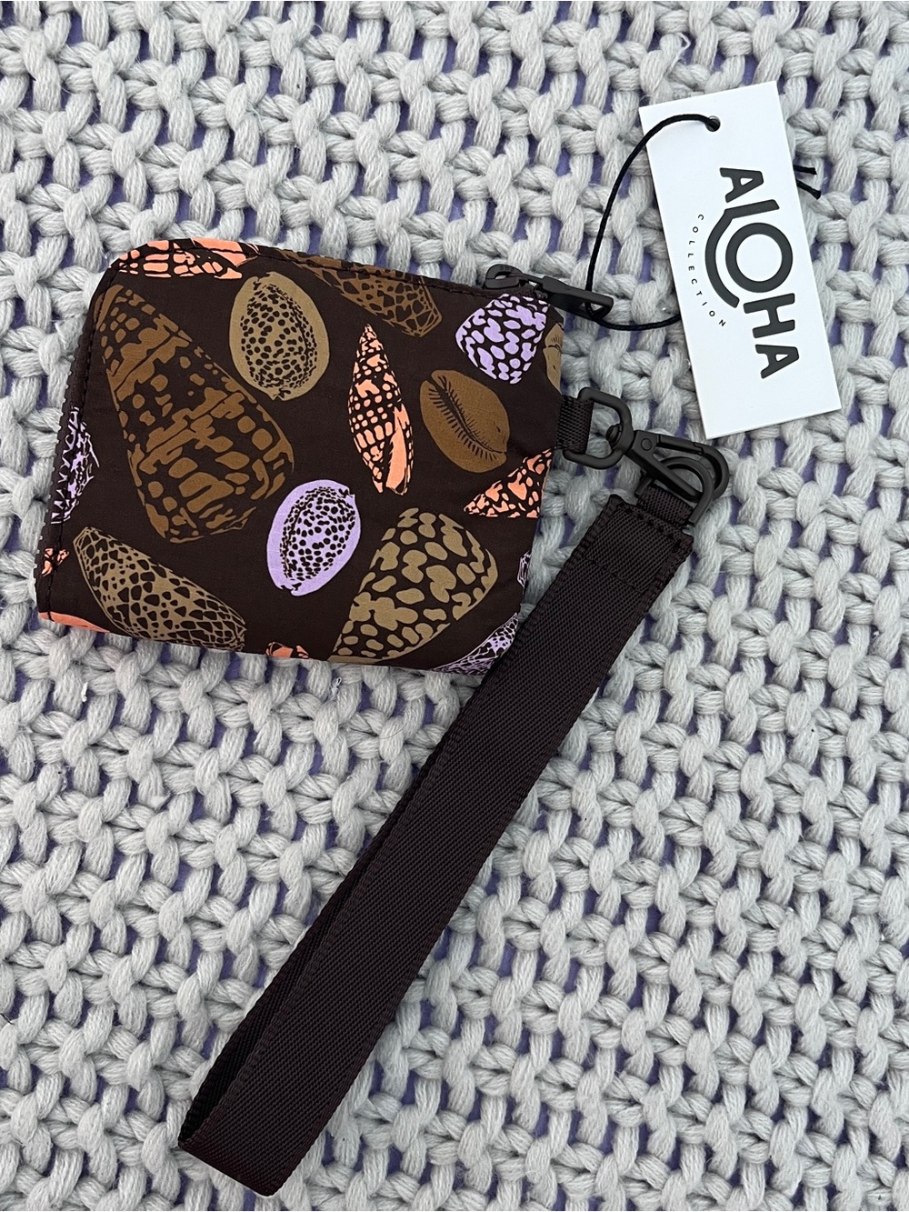 Aloha Collection• GO-TO WRISTLET Shoreline Coconut Shells - Picture 6 of 12